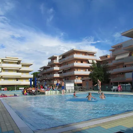 Vibrant In A Pool Paradise *